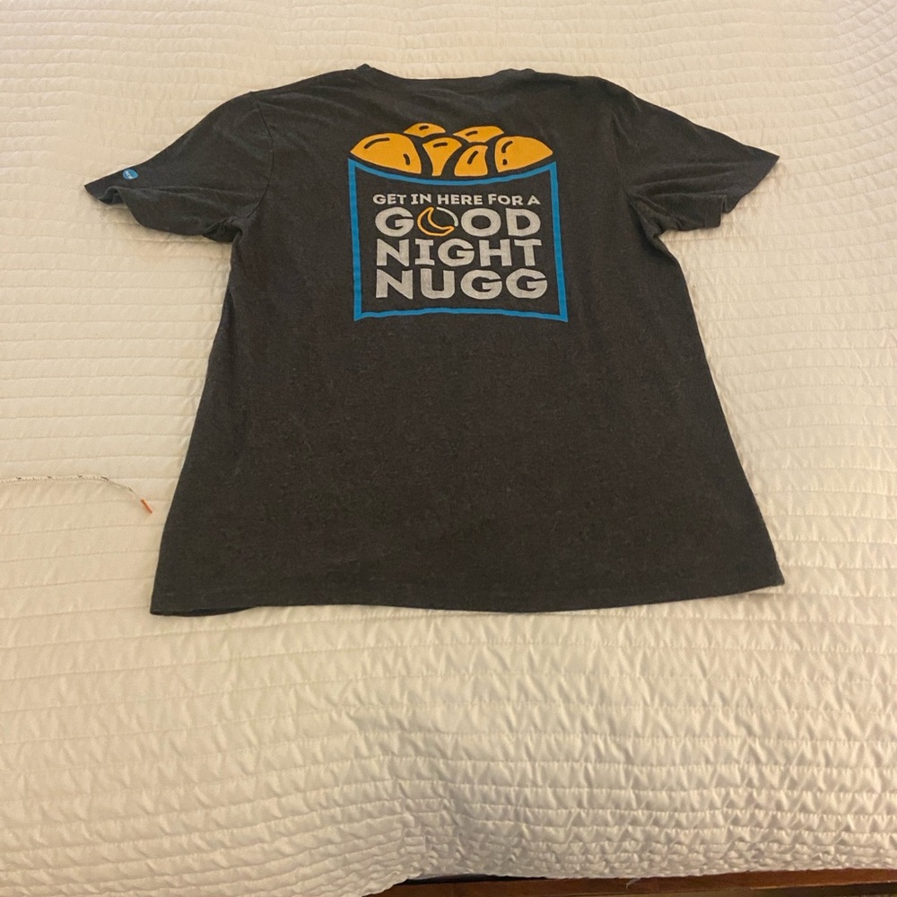 Charcoal Graphic Tee with Wendy’s Logo and graphic back size men’s Medium